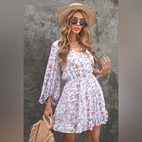 LAST ONE! Plus Size LINDSAY Blue And Floral V Neck Mini Dress - Picture 10 of 12